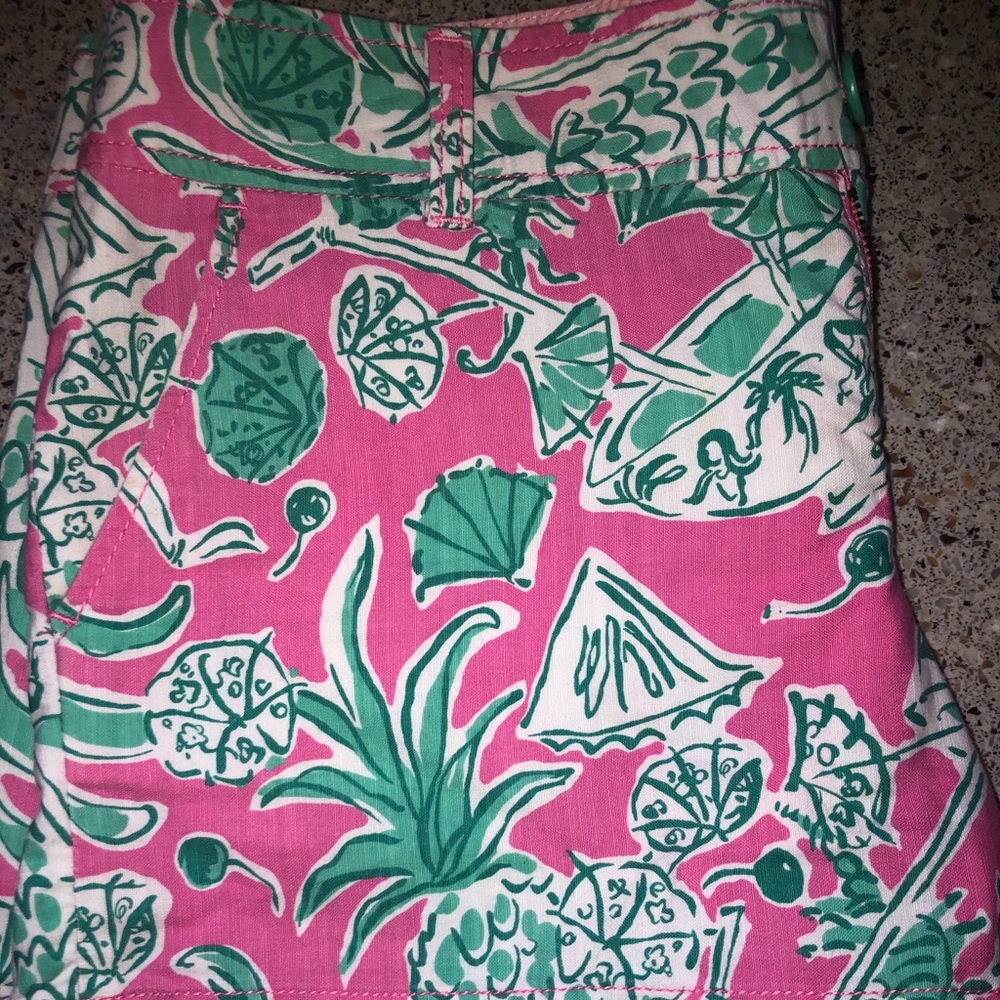 Lilly Pulitzer Size 8 Scorpion Pineapple Shorts